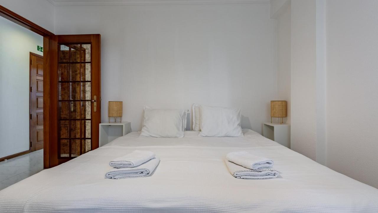 Bright 1Bdr Apartment W/Balcony By Lovelystay Вила-Реал-ди-Санту-Антониу Экстерьер фото